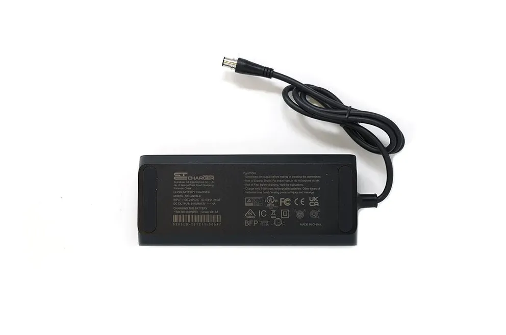 BAKCOU 4 Amp Charger